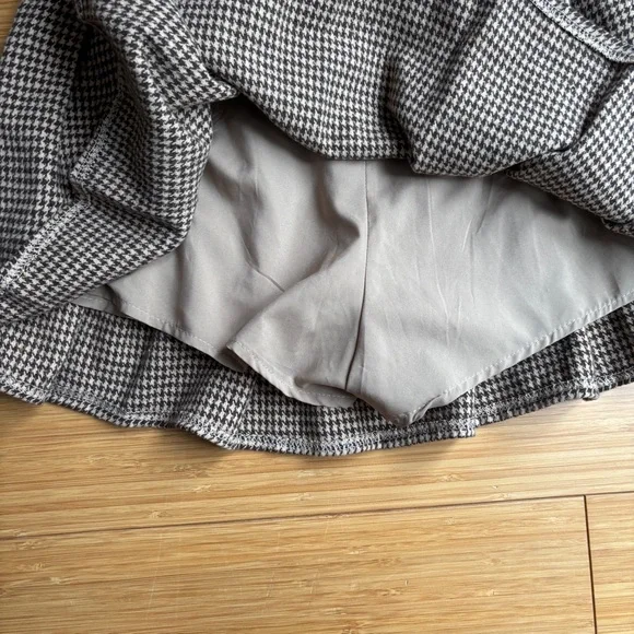 Houndstooth mini pleated skort - Picture 2 of 4